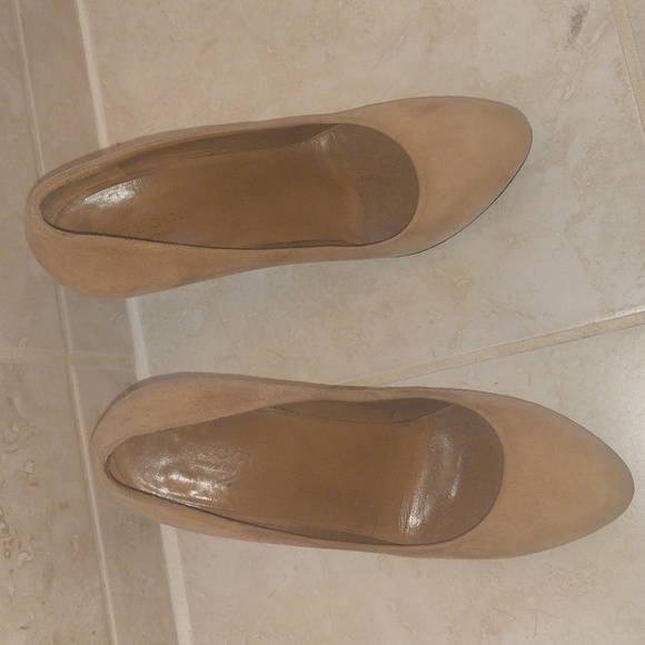 Authentic Gucci Suede Bamboo Heel Pumps - Picture 8 of 11